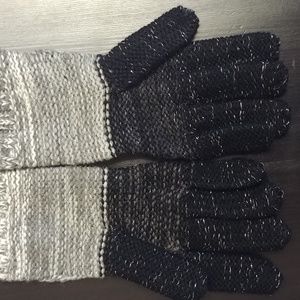 New York & Company mid-forearm Gloves